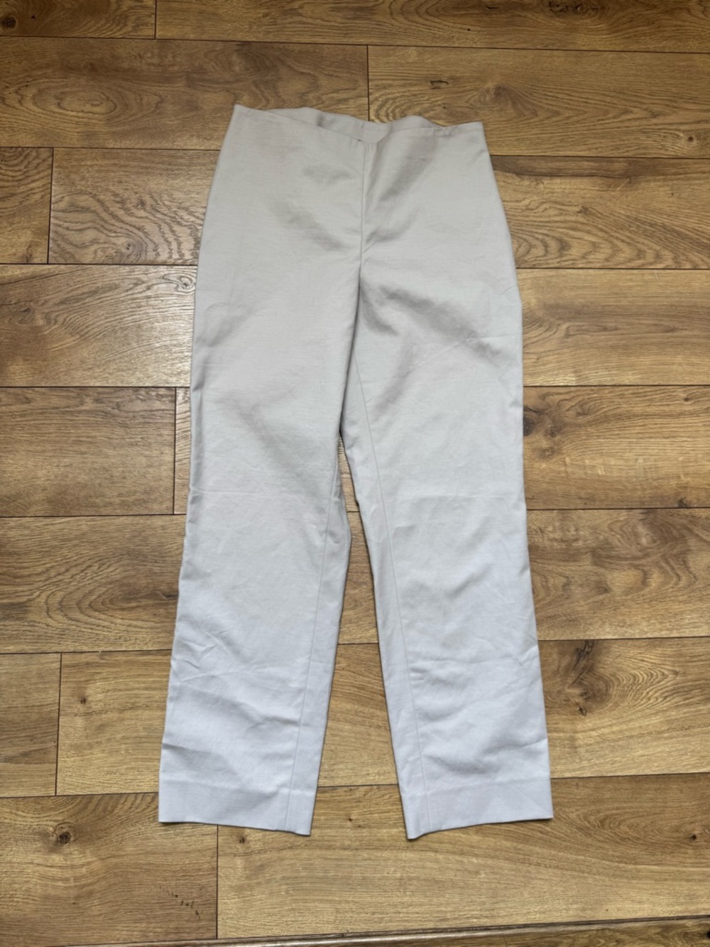 St. John Light Gray Straight-Leg  cropped pant with slit detail at ankle